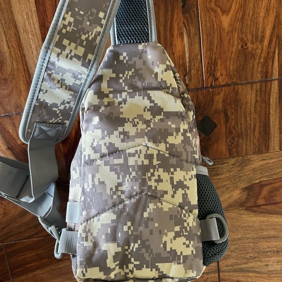 Military Camo Shoulder Bag - Picture 2 of 4